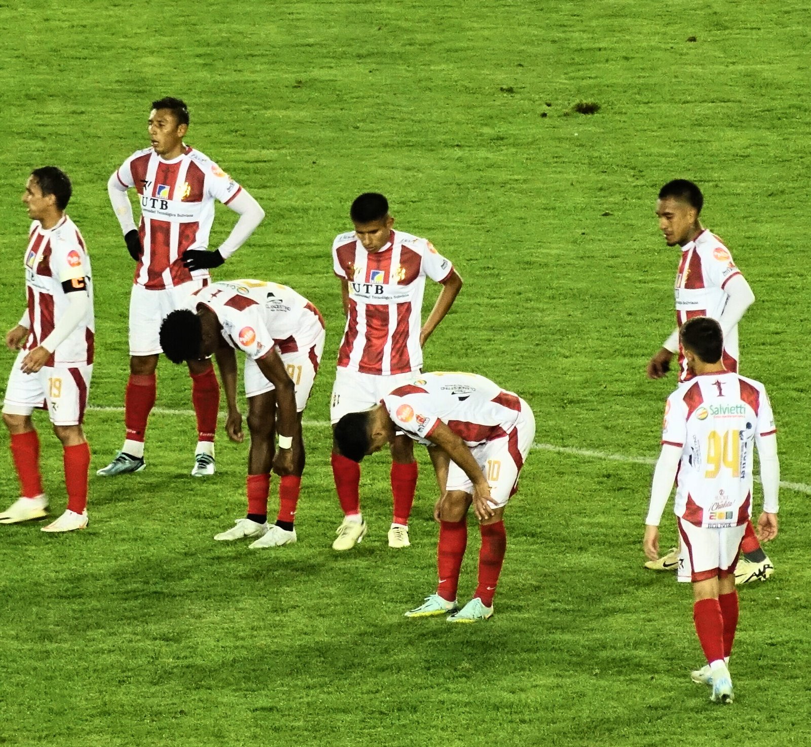 Sancionado por FIFA, en Crisis Económica y Hundido en la Cancha, el Calvario de Independiente