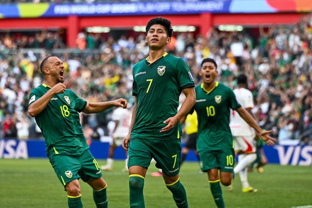 ¡A UN PASO DEL SUEÑO! BOLIVIA REMONTA ANTE SURINAM Y VA POR EL BOLETO AL MUNDIAL CONTRA IRAK