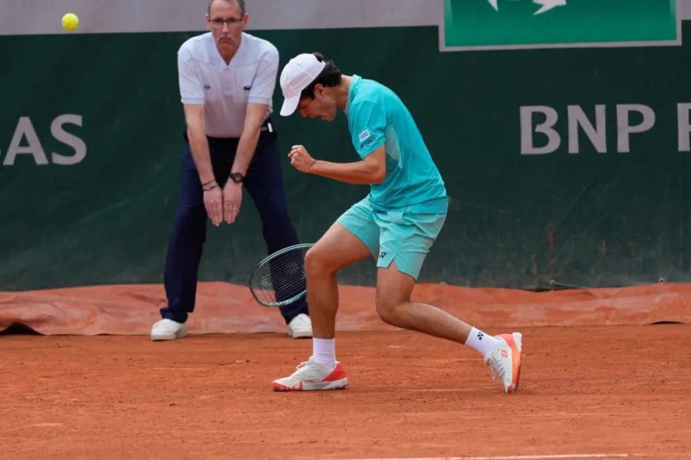 El rugido de Santa Cruz en la arcilla de París: Juan Carlos Prado hace historia en Roland Garros